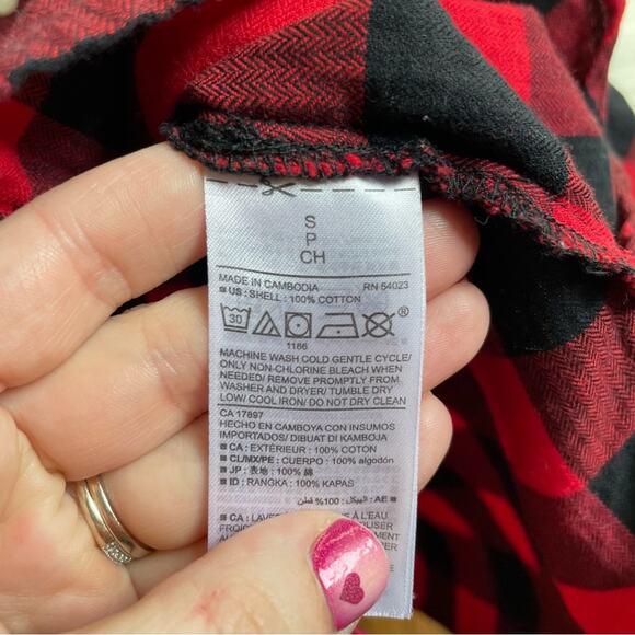 Old Navy Buffalo Check Plaid Button Down Classic Shirt Top Red Black Size Small - Picture 6 of 6
